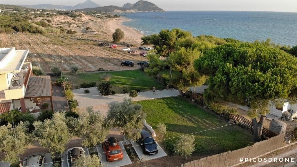 Вид Artemis Suites 3*