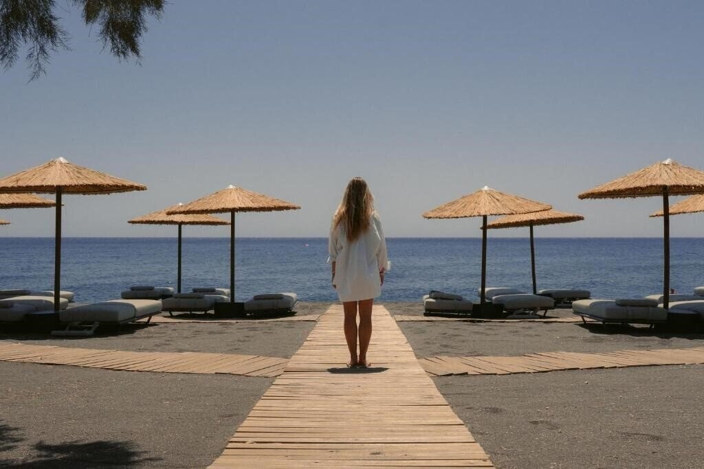 Отель Black Rose Suites 5*