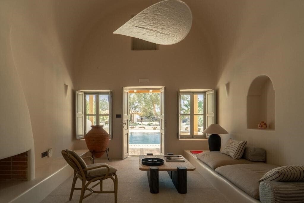 Изображение Black Rose Suites 5*