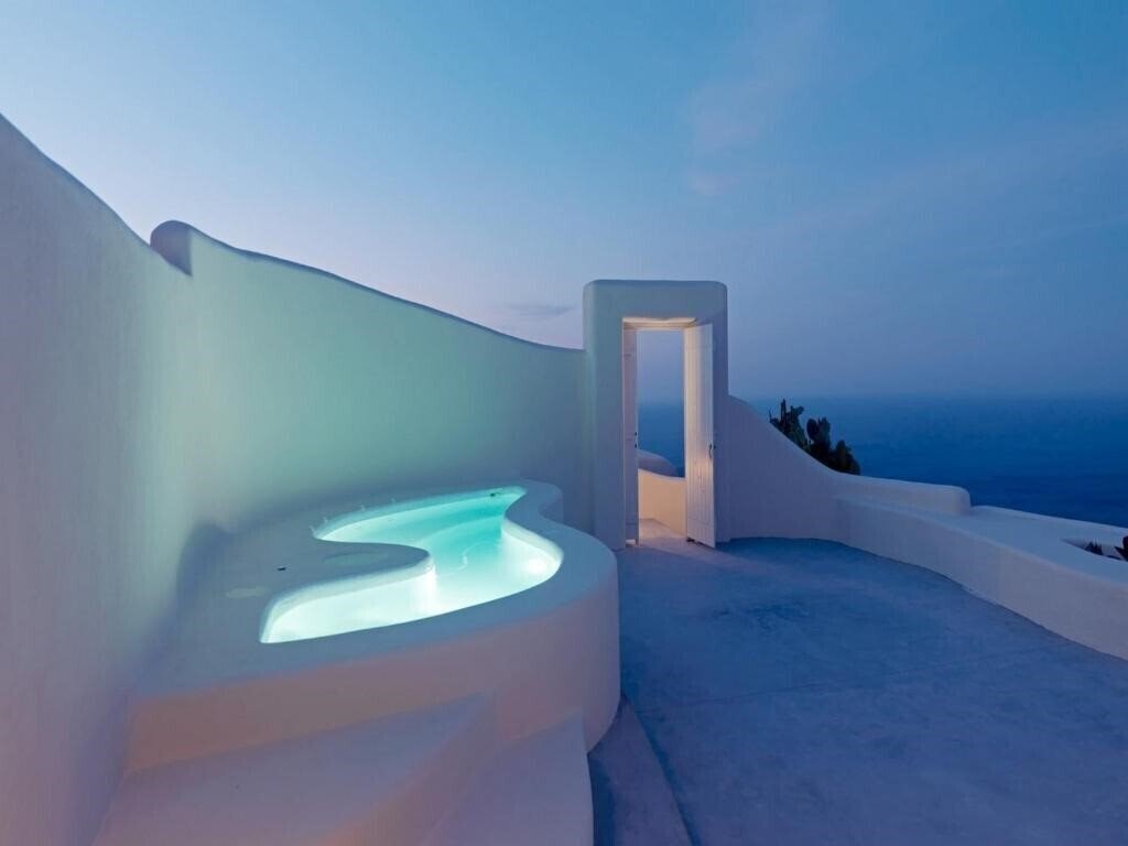 Панорама Domes Novos Santorini 5*