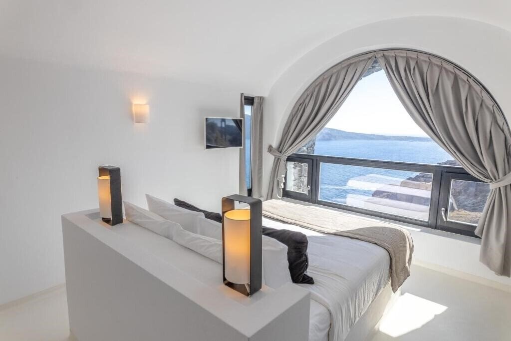 Апартаменты Charisma Suites 4*