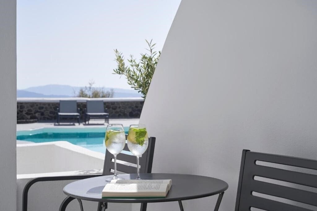 Панорама Mr. & Mrs. White Santorini 4*