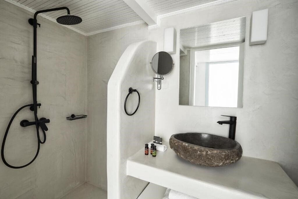 Фотографія Mr. & Mrs. White Santorini 4*