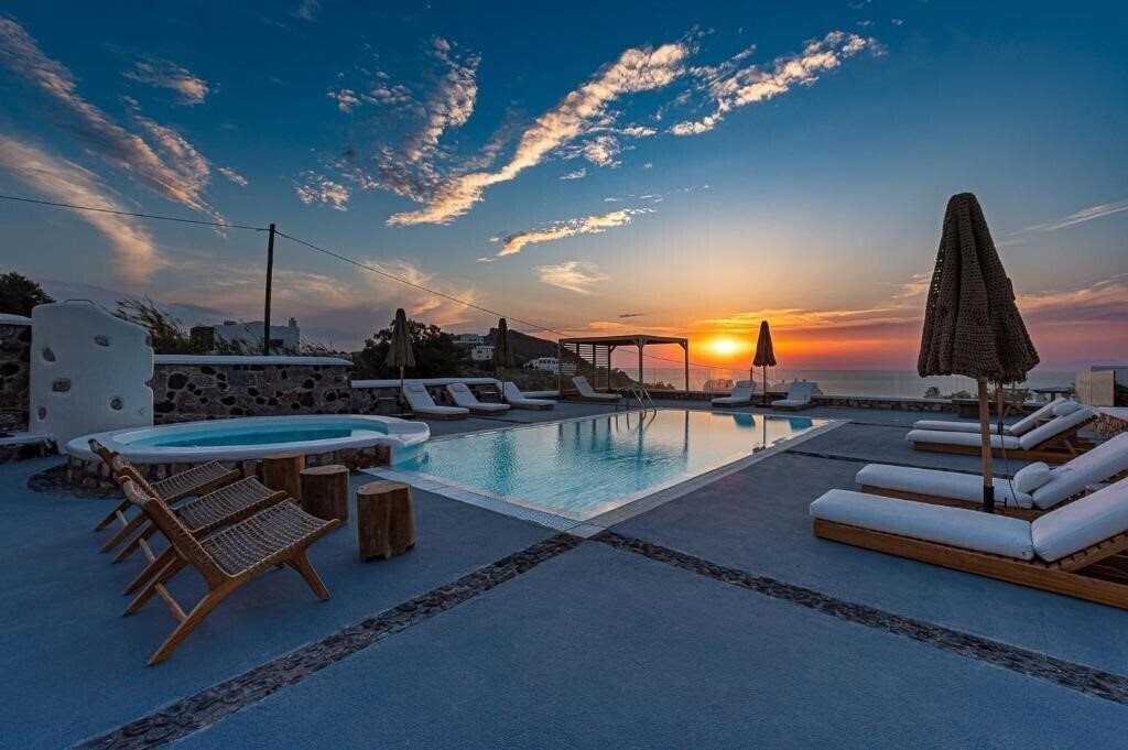 Вид Symmetry Suites (Akrotiri Santorini) 4*
