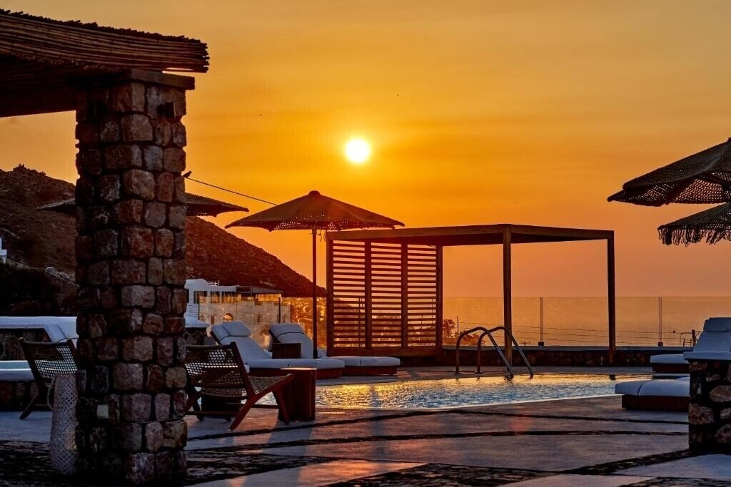 Панорама Symmetry Suites (Akrotiri Santorini) 4*