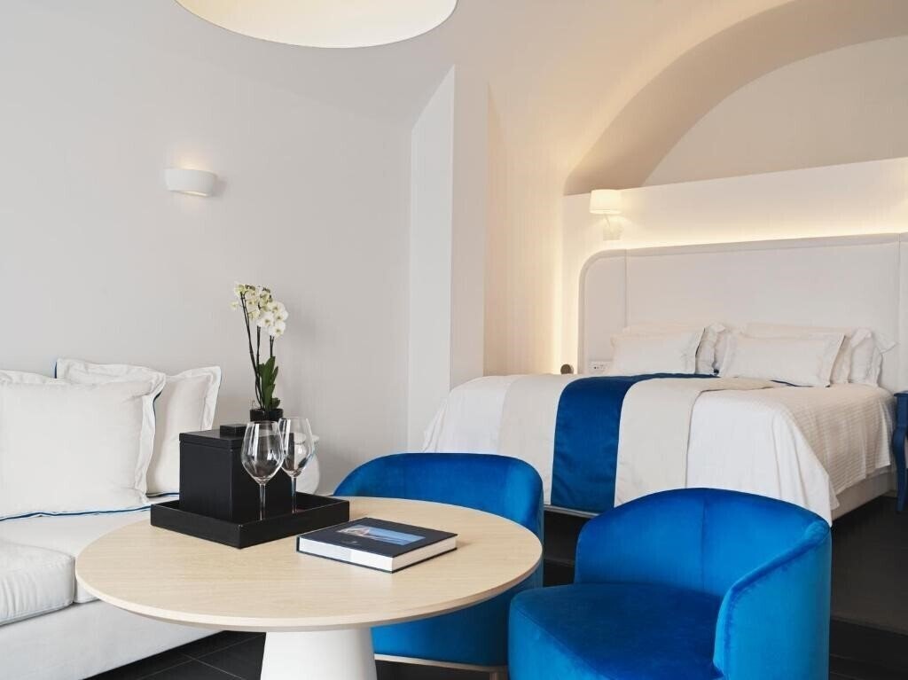 Панорама Katikies Santorini The Leading Hotels of The World Oia 5*