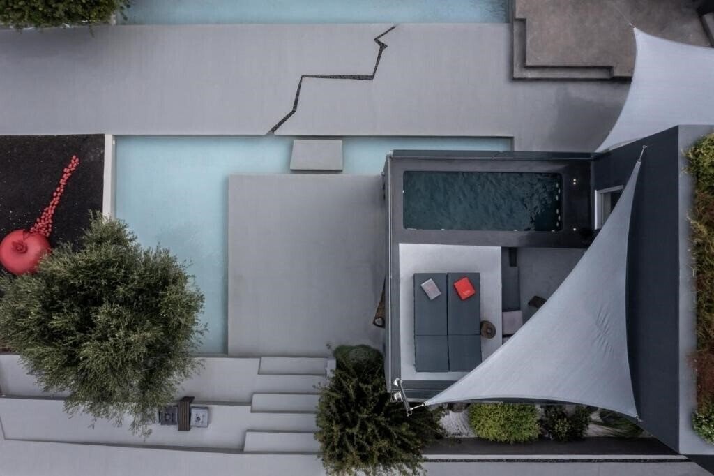 Апартаменты West East Suites 5*