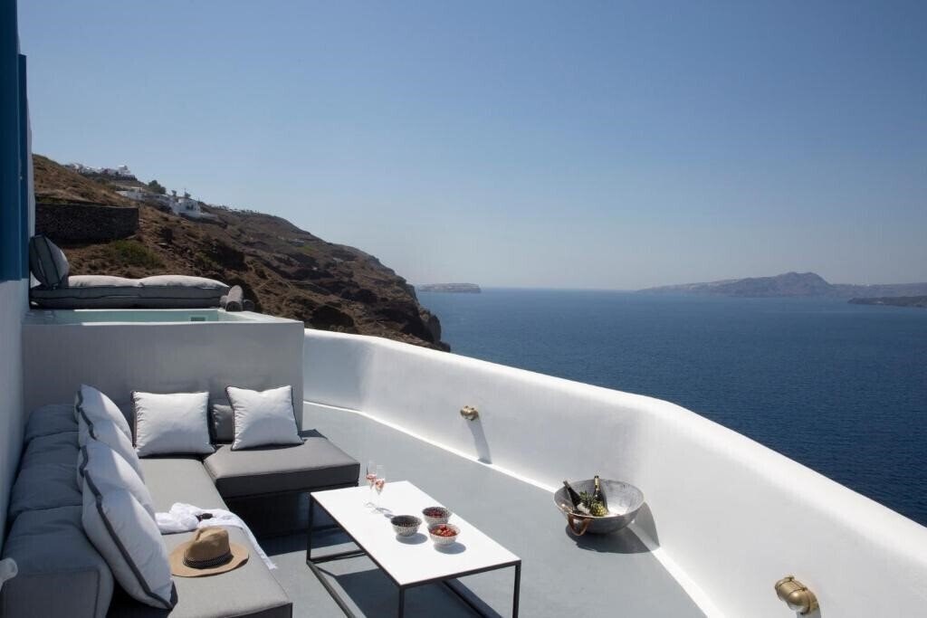 Готель Akrotiri Cove Santorini 5*