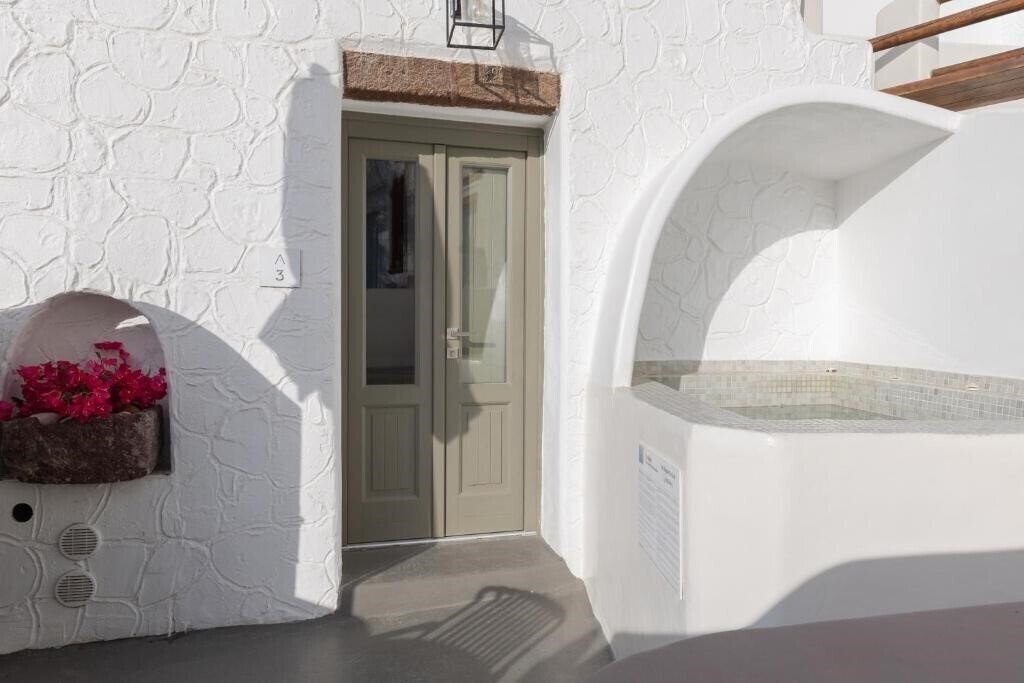 Апартаменти Aperto Suites (Adults Only) 4*