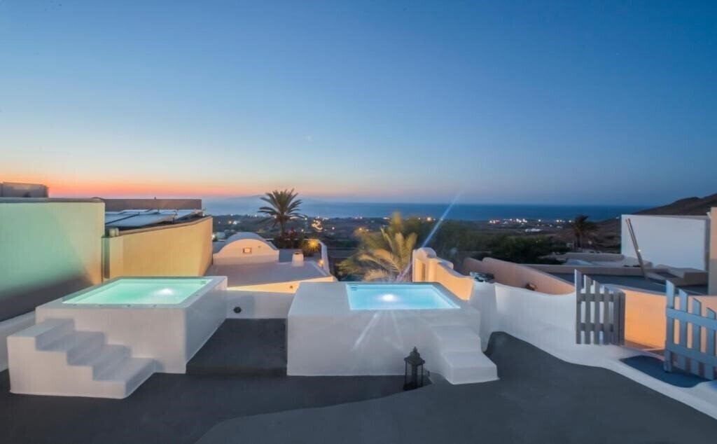 Готель Aqua Serenity Luxury Suites 4*