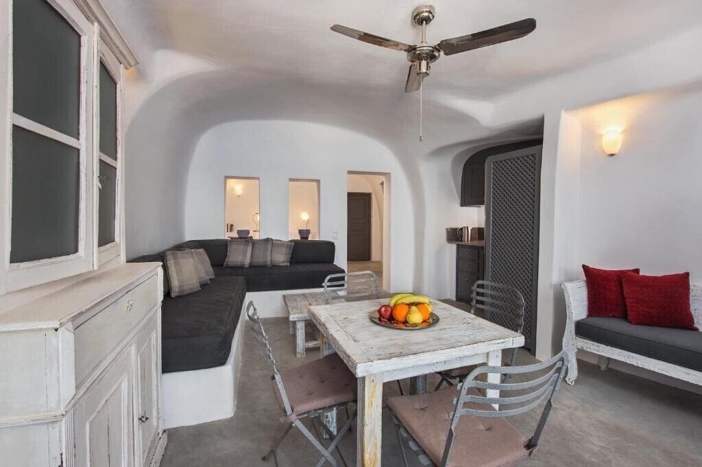 Апартаменти Theodora Suites - Adults Only 3*