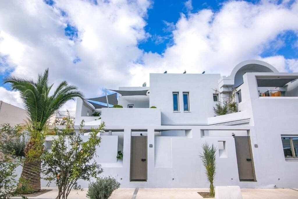 Панорама Marquise Suites (Adults Only) 3*