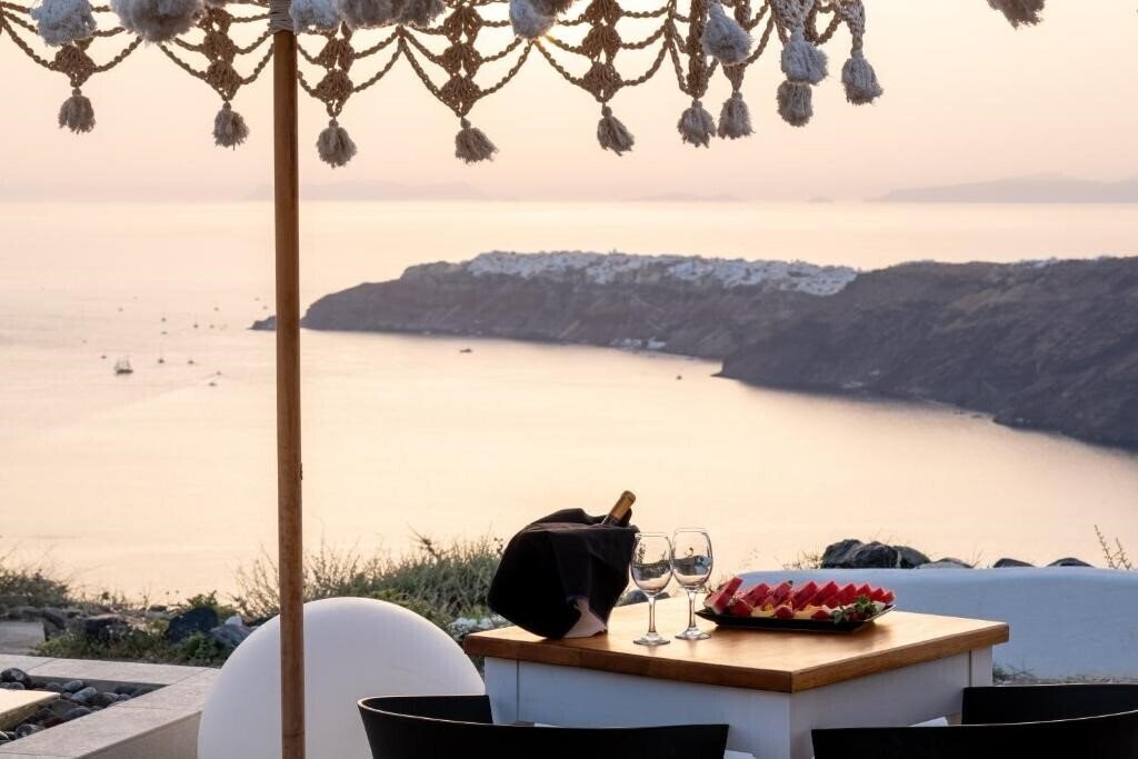 Апартаменти Amaze Suites 5*