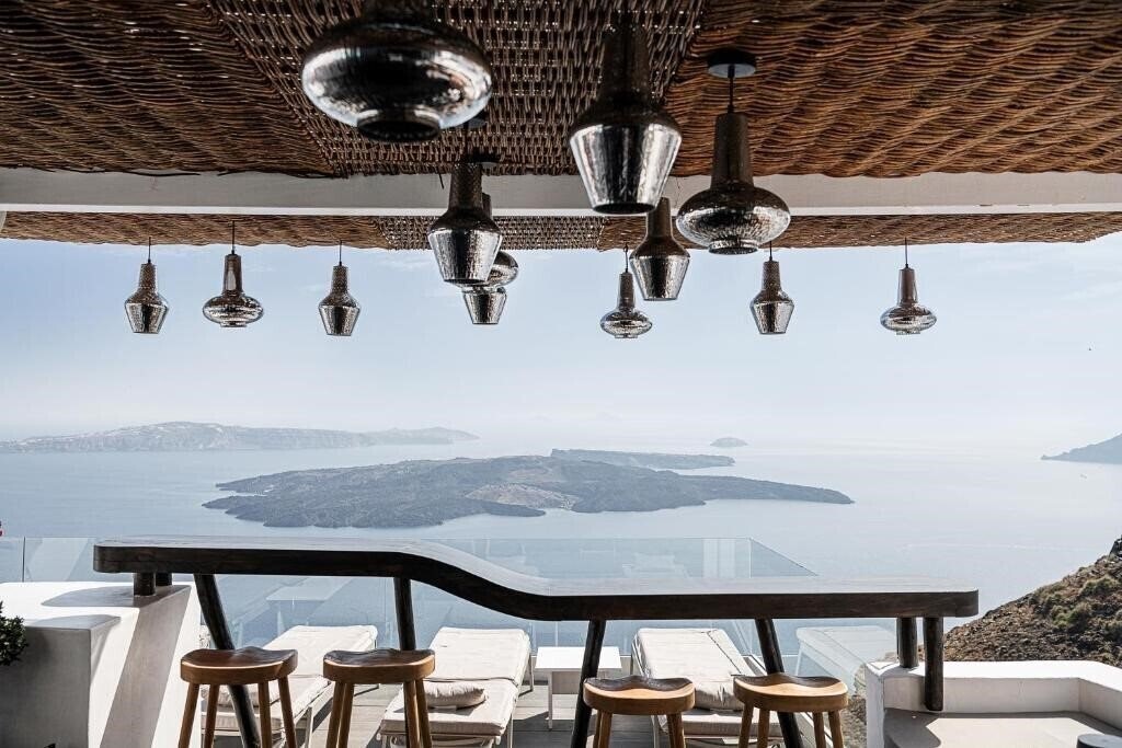 Панорама On The Rocks Hotel 4*