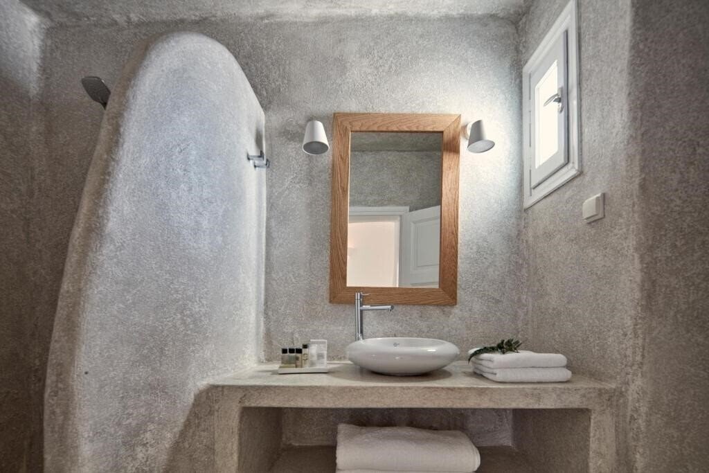 Фотографія Cliff Side Suites 4*