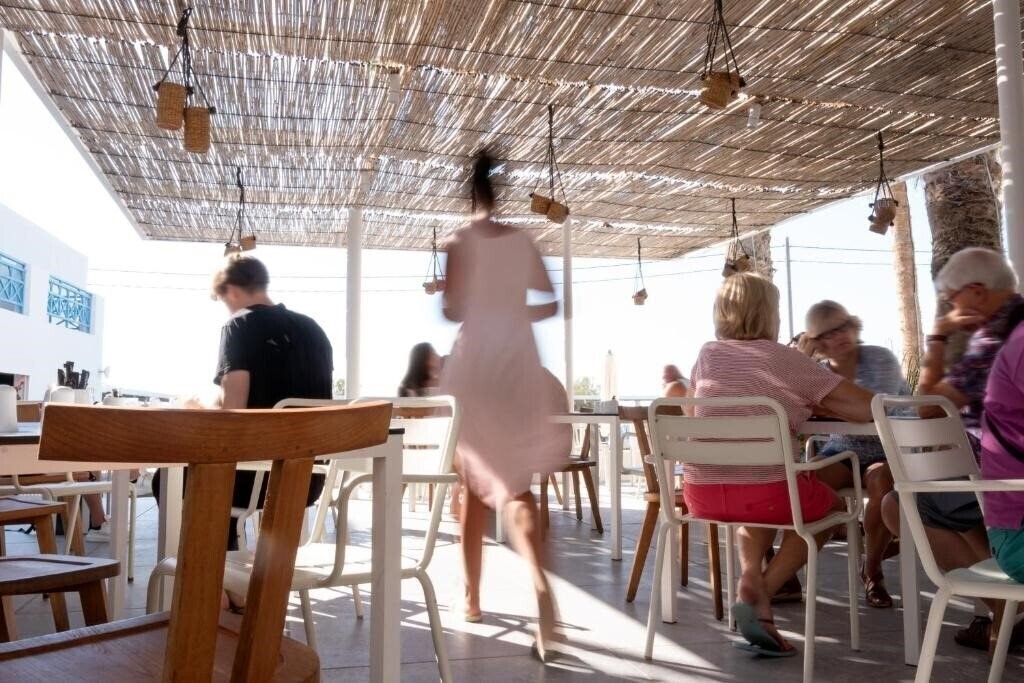 Панорама Kamari Beach Hotel 3*