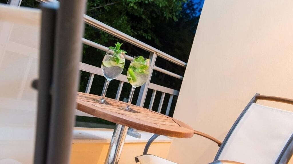 Апартаменти Atrium Hotel 4*