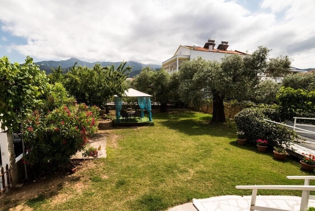 Територія Fourkos Hotel 2*