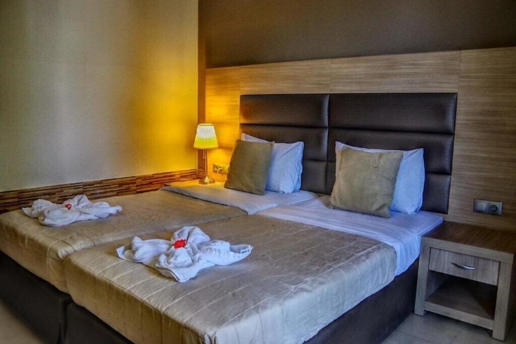 Територія Rachoni Bay Hotel 3*