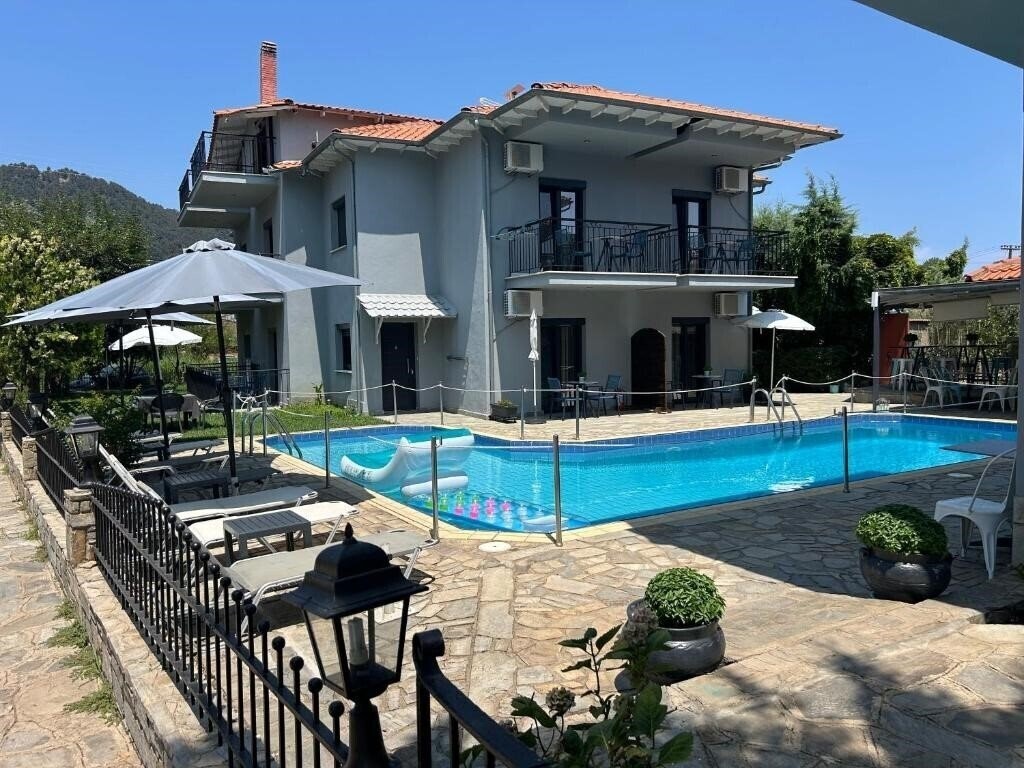 Отель Aliston Hotel Studios 2*