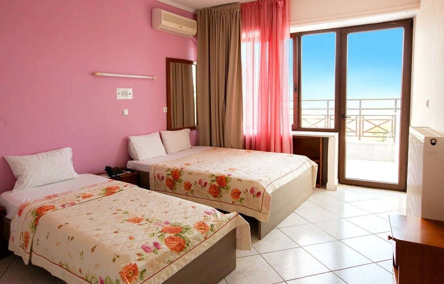 Территория Aloe Hotel 3*