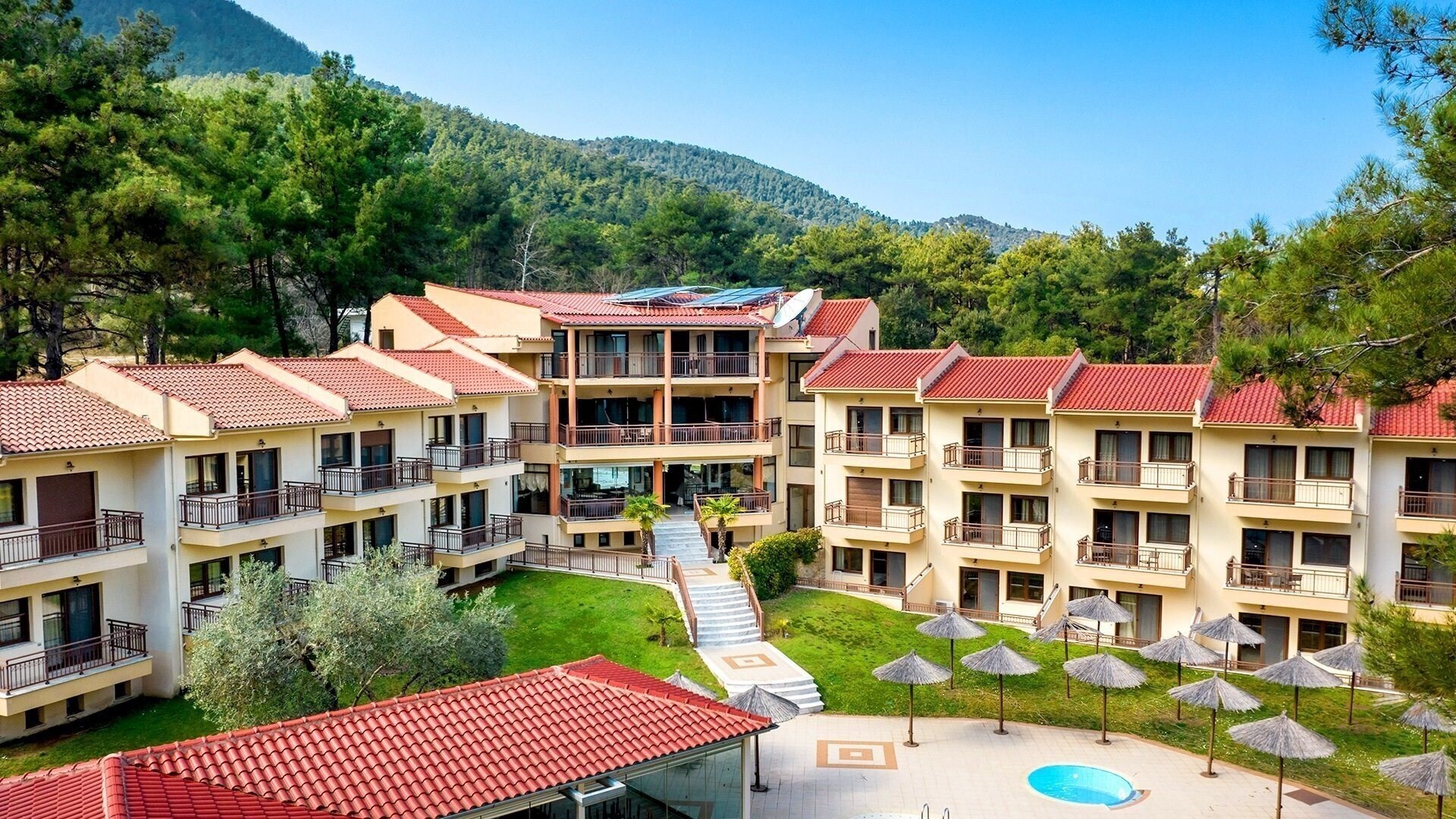 Готель Four Season Hotel 3*