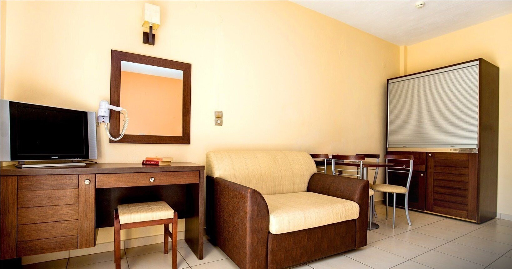 Апартаменти Four Season Hotel 3*