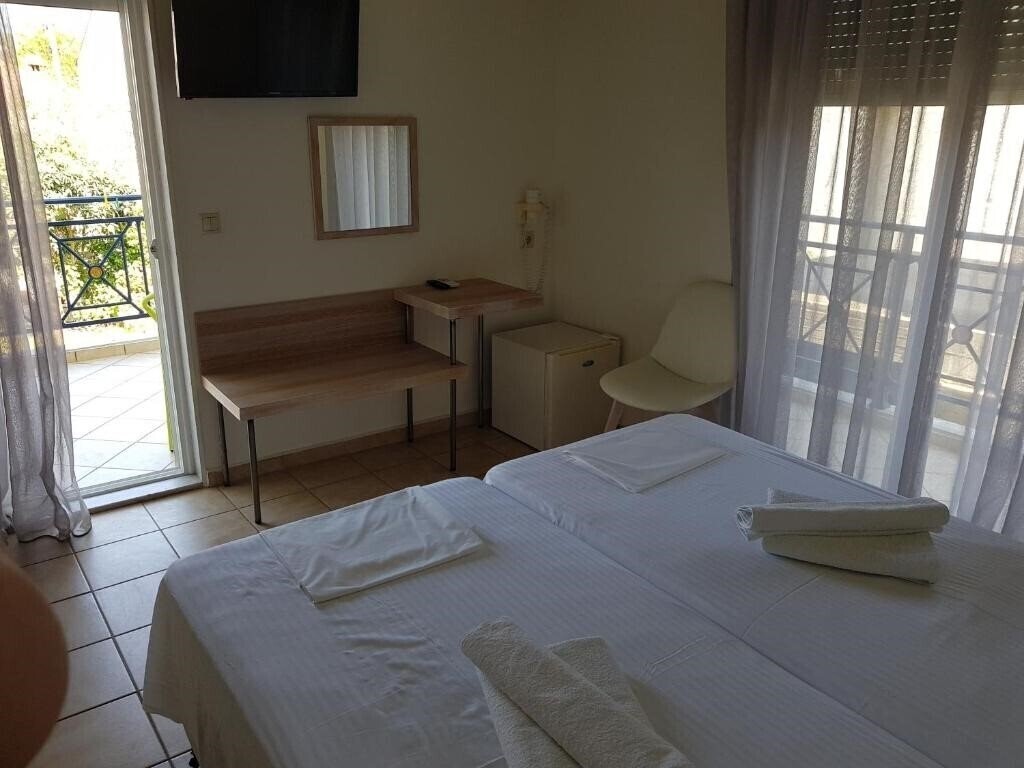 Территория George Hotel 2*