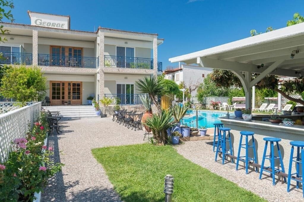 Фотография George Hotel 2*