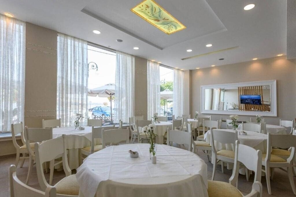 Панорама Timoleon Hotel 3*