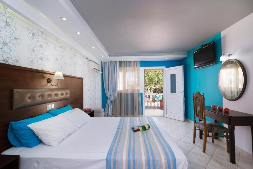 Территория Asterias Hotel 2*