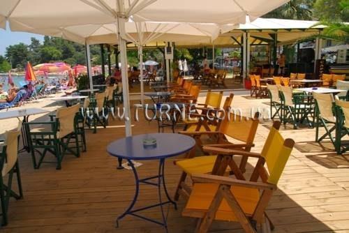 Территория Captain's Beach Apartments апартаменты