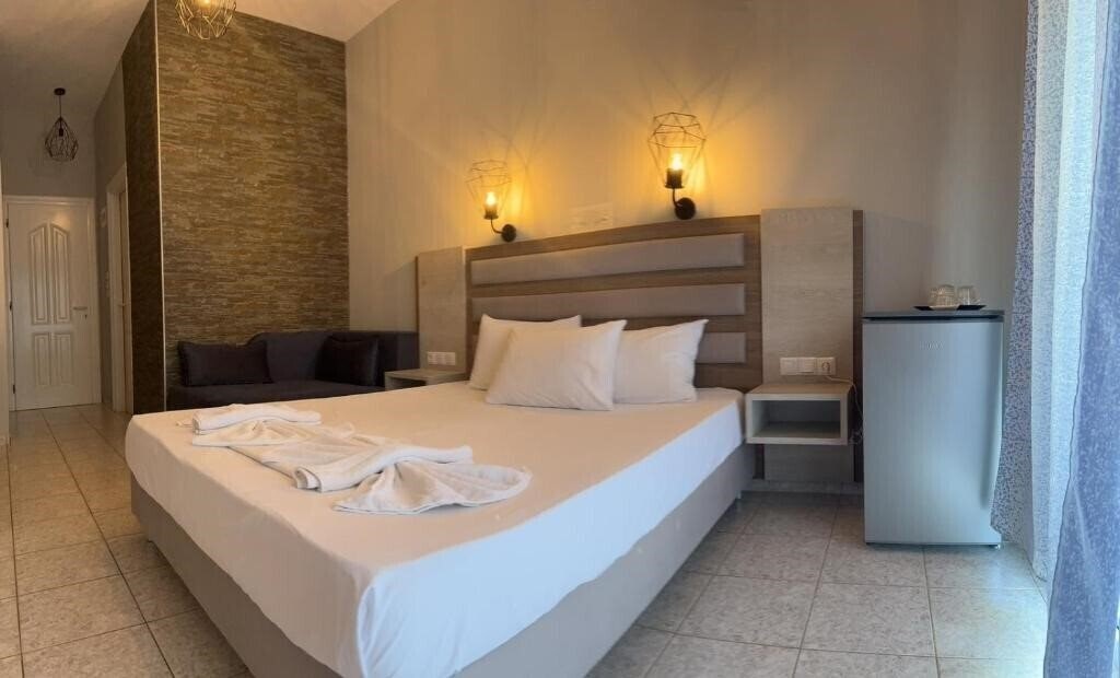 Территория Ellas Hotel 2*