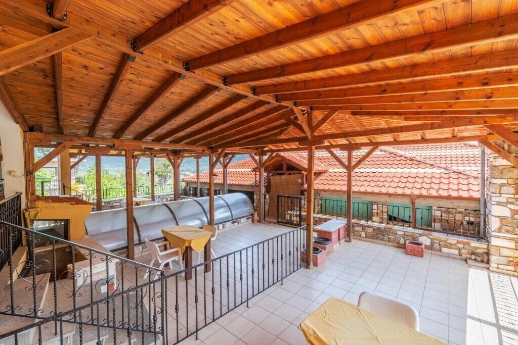 Территория Pontios Hotel 2*