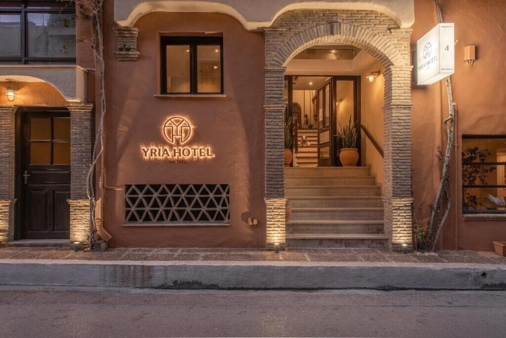 Территория Yria Hotel 2*