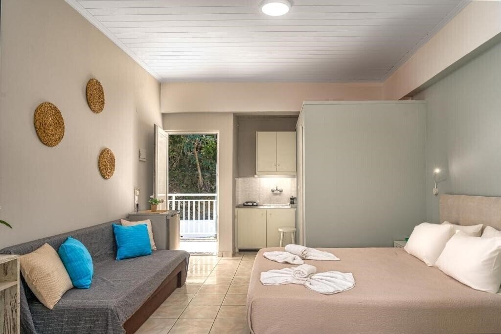 Територія Eleana Hotel 3*