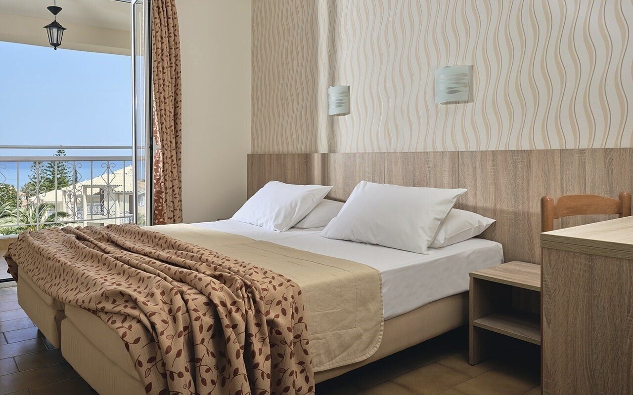 Апартаменты Commodore Hotel 3*