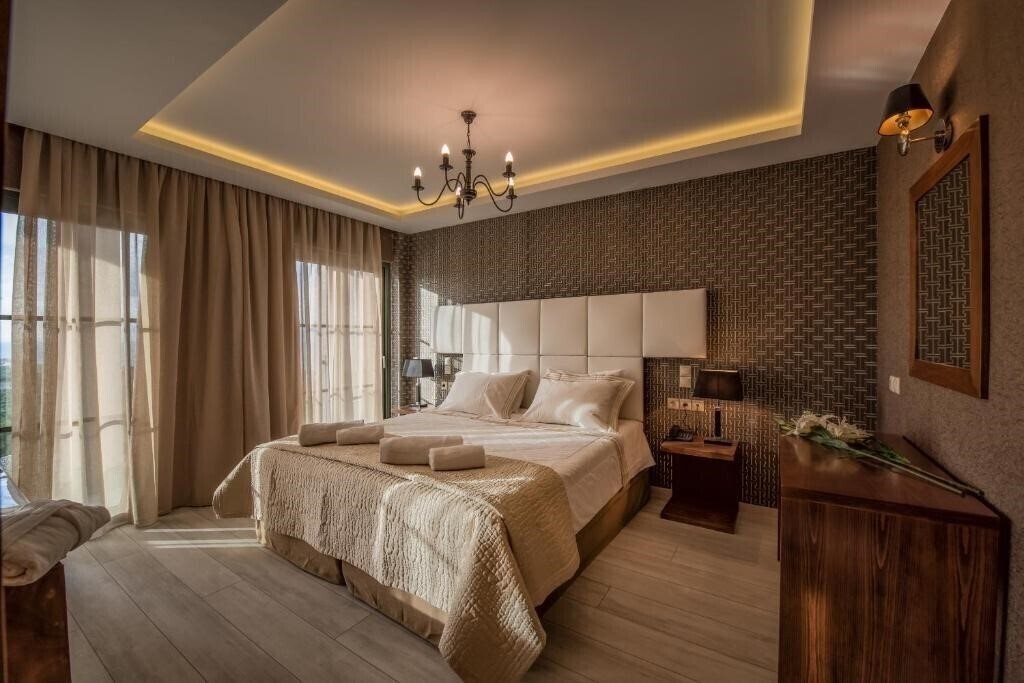 Панорама Elegance Luxury Executive Suites 5*