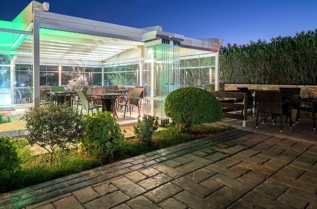 Вид Golden Sun Hotel 3*