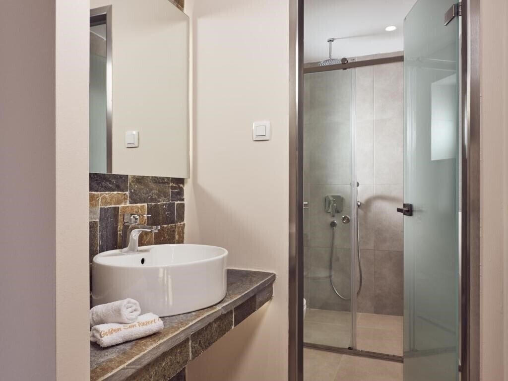 Панорама Golden Sun Resort & SPA (Adults Only) 3*