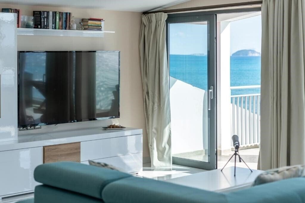 Апартаменти Mandala Seafront Suites 4*