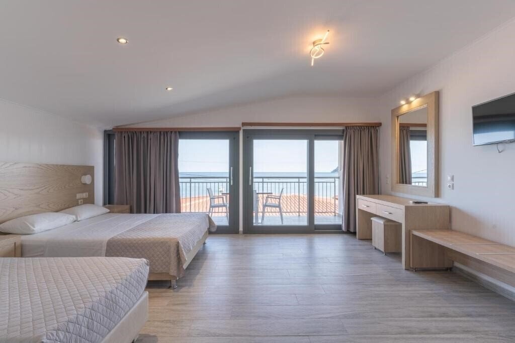 Готель Mandala Seafront Suites 4*