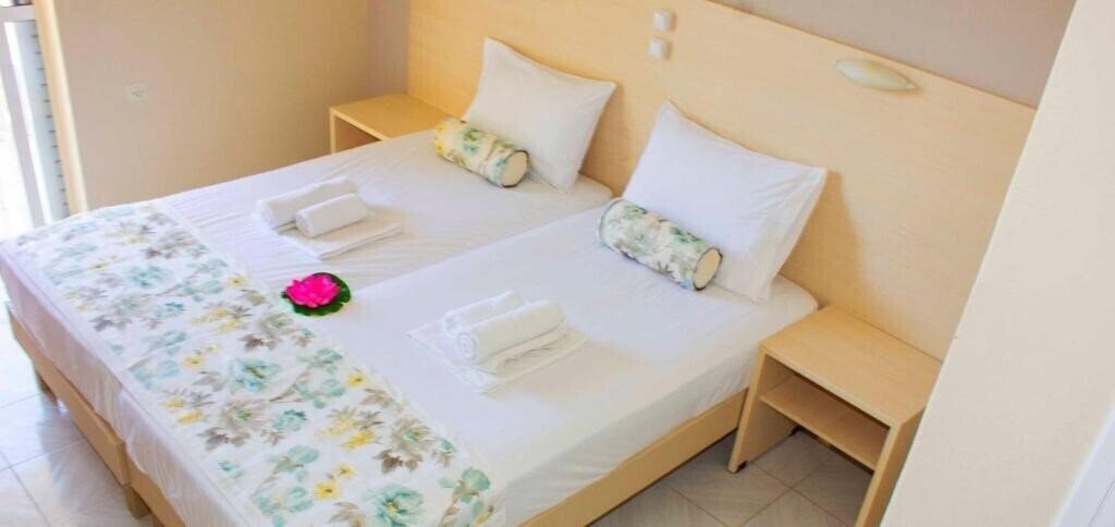 Апартаменти Dennis Studios 1*