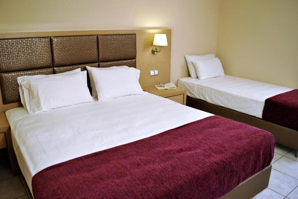 Апартаменти Plessas Palace 2*