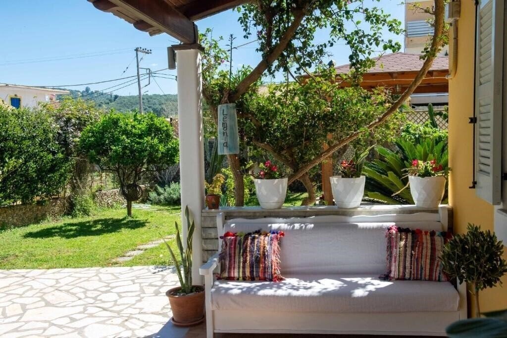 Территория Alex Studios 2*