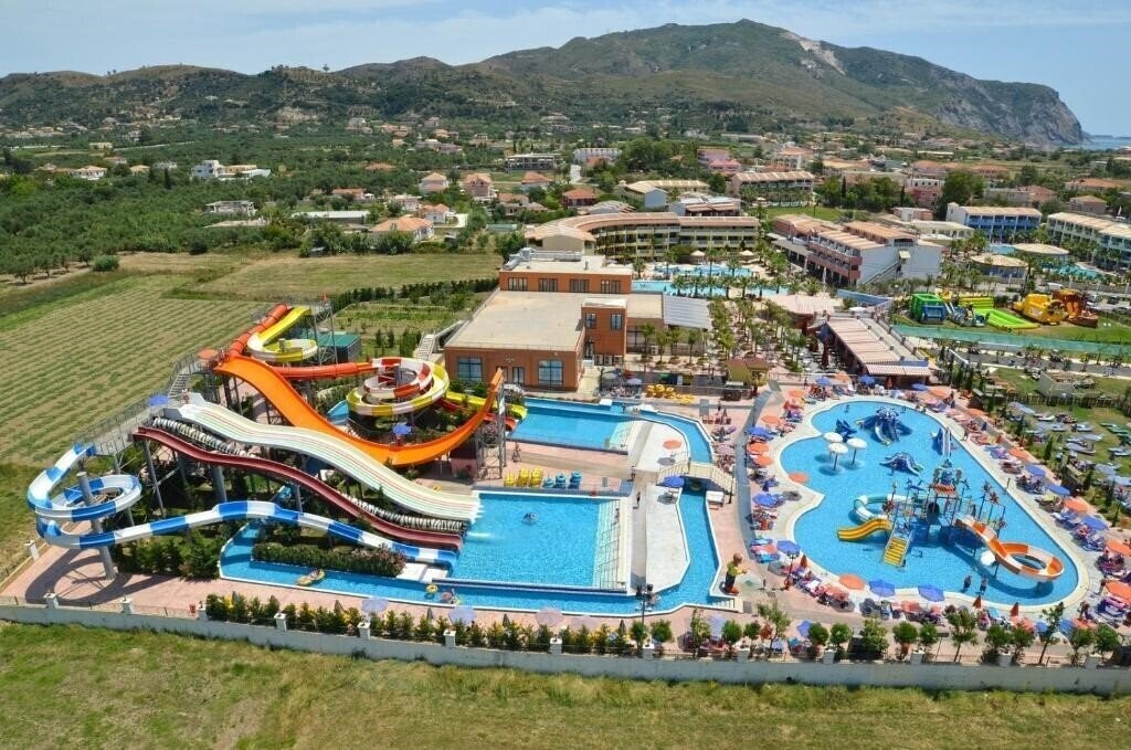 Готель Caretta Beach Resort & WaterPark 4*