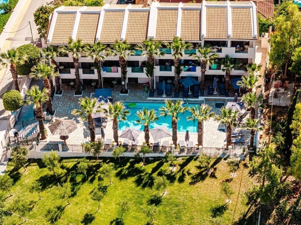 Апартаменти Caretta Beach Resort & WaterPark 4*