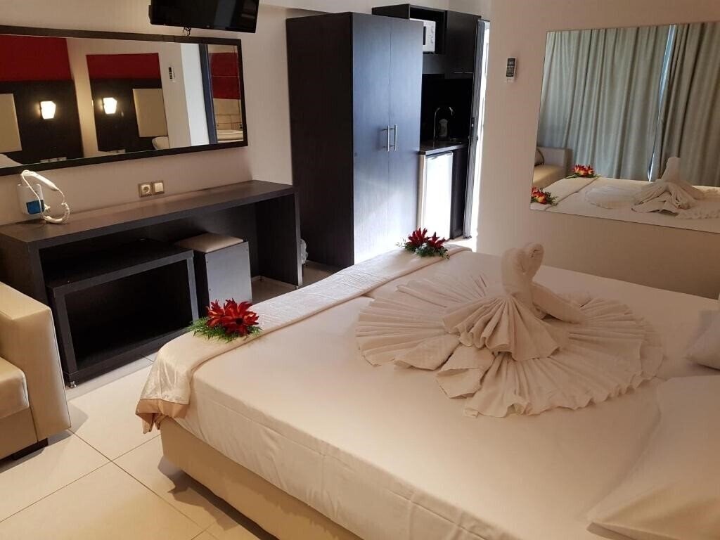 Территория La Caretta Restaurant & Hotel 4*