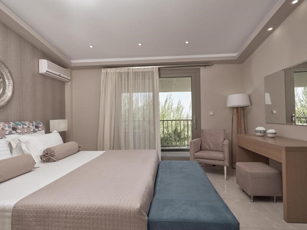 Вид Koukounaria Aparthotel & Villa 4*
