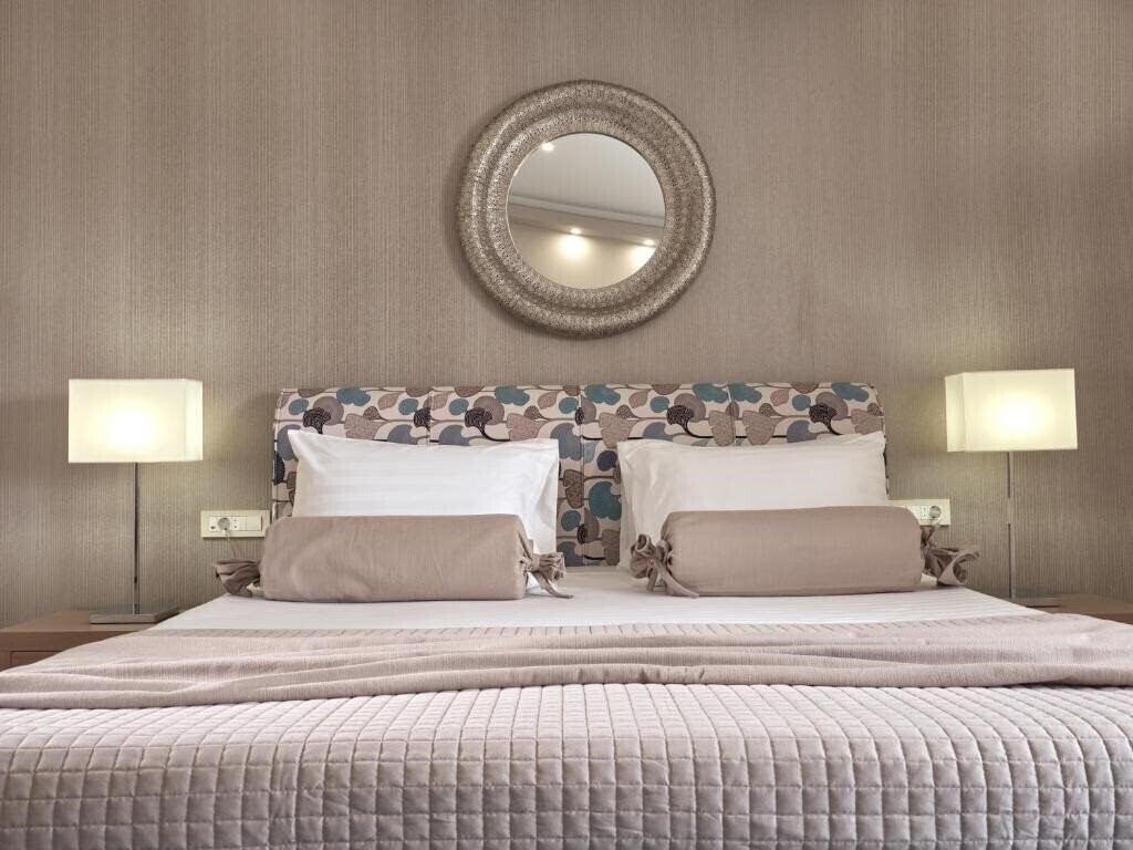 Территория Koukounaria Aparthotel & Villa 4*